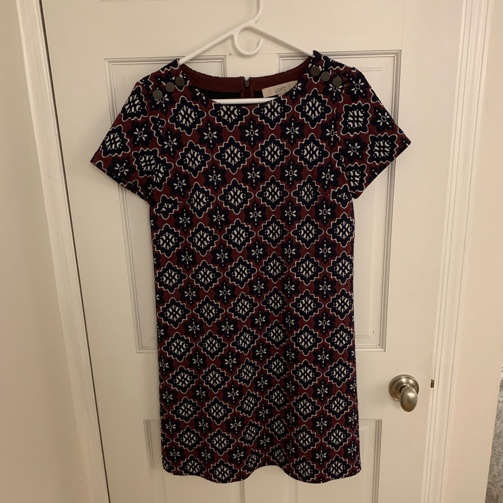 Thick, short sleeved LOFT dress. Perfect for fall!